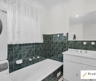 2/4 Plume Cl, Macquarie Fields, NSW 2564 - Photo 3