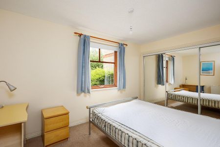 3 bedroom flat to rent - Photo 4