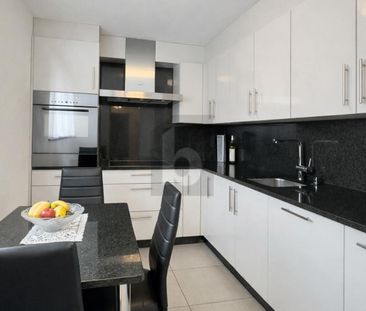 GENEROUS, LIGHT-FLOODED AND CENTRAL - Photo 3