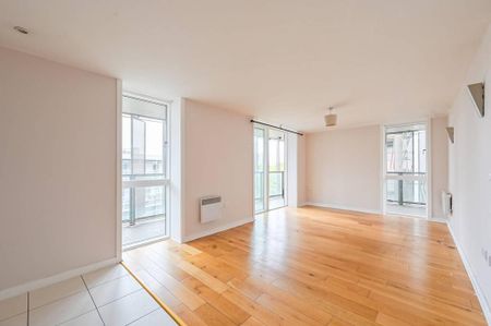 2 bedroom flat to rent - Photo 2