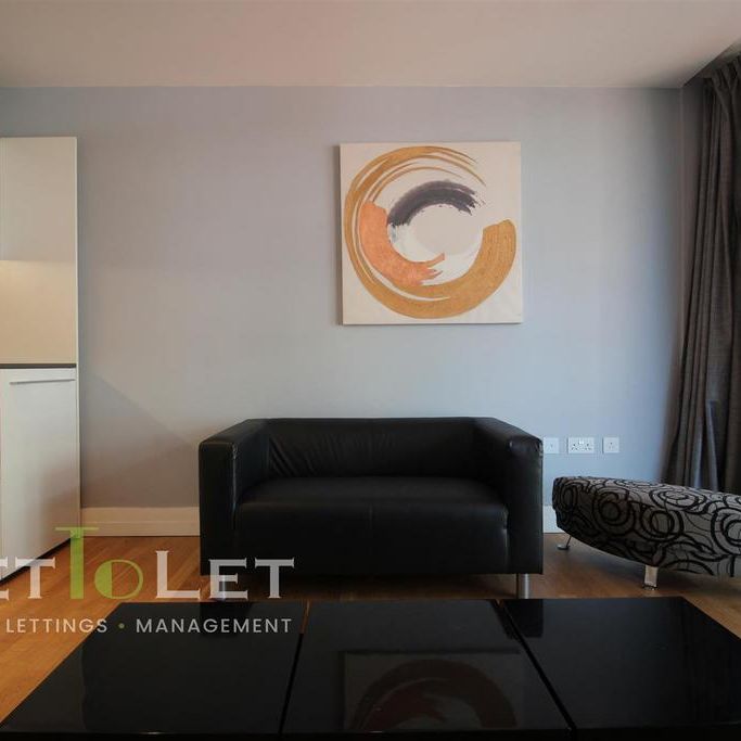 Studio to rent - Photo 1