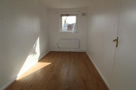 3 bedroom maisonette to rent - Photo 2