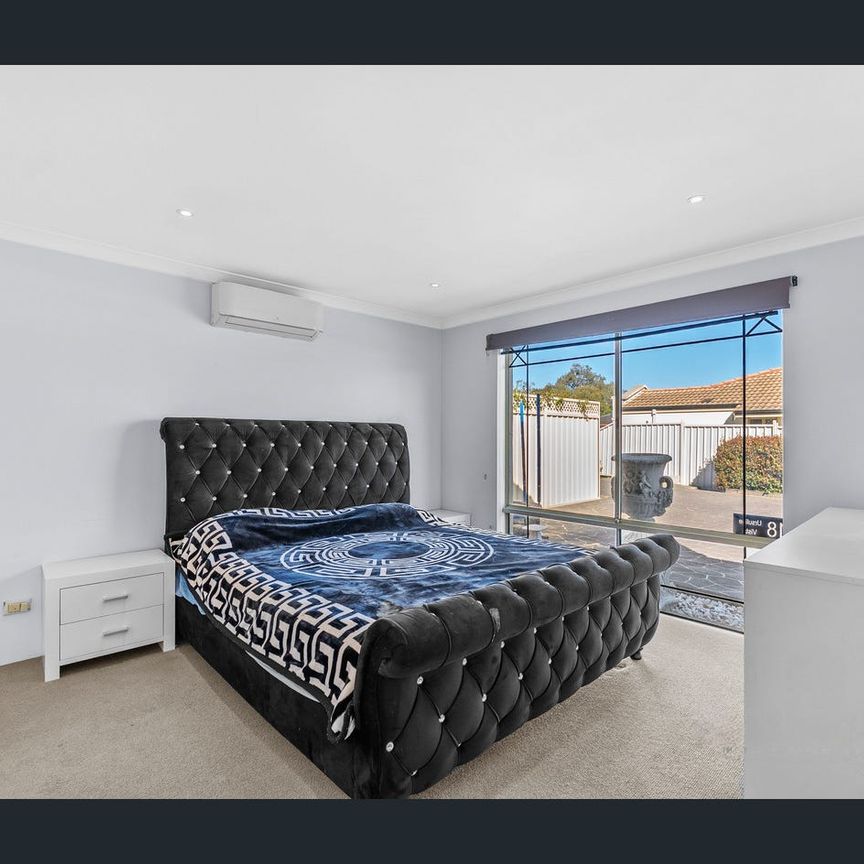 Spacious 5-Bedroom Family Home Opposite the Park-UNFURNISHED - Photo 1