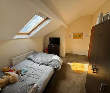 4 bedroom flat to rent - Photo 6