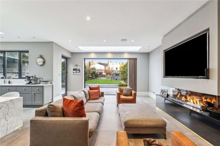 Situated on the popular Waldeck Road this exquisite six-bedroom detached period home perfectly combines timeless elegance with modern sophistication. - Photo 3