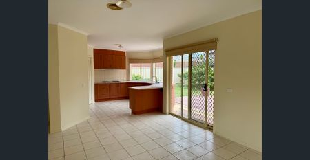 Freshly Updated Family Home in a Quiet Point Cook Pocket - Photo 5