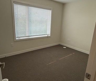 For Lease - 590 North Service Road Unit# 9, Hamilton, Ontario - Photo 4