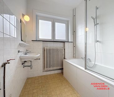 Ruim appartement met 2 slaapkamers in hartje Brugge - Photo 4