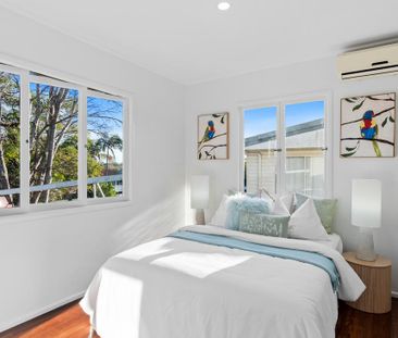 Classic Charm & Generous Space in Acacia Ridge - Photo 6