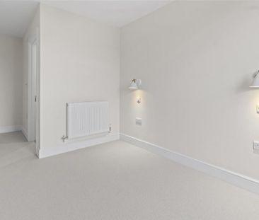 2 bedroom penthouse to rent - Photo 2