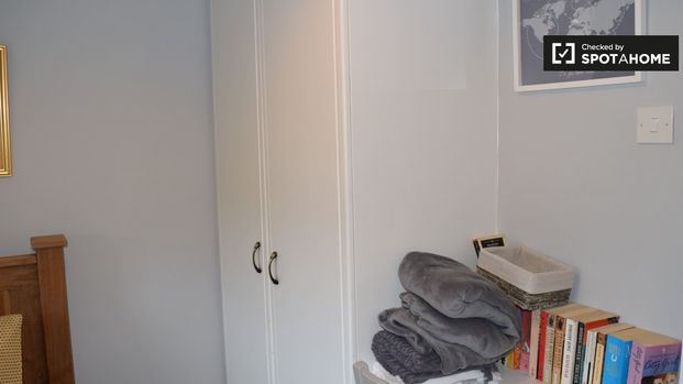 Charming room in 3-bedroom house, Dublin - Photo 1