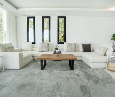 Luxury Villa for rent in Benahavís, Andalusia - Photo 1