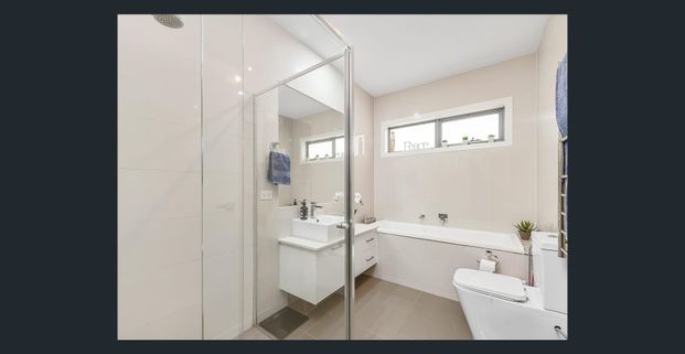 Prime modern living and marvellous Melbourne views - Photo 1