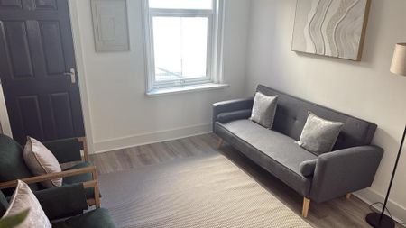 1 bedroom in a house share to rent - Photo 4