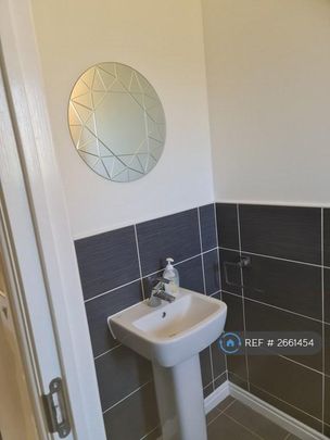 3 bedroom semi-detached house to rent - Photo 1