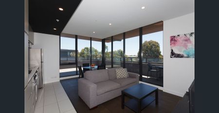 Modern 3-bedroom 2 Townhouse with large balcony within walking distance to Monash University and close to Clayton Station located in a quite complex - Photo 2