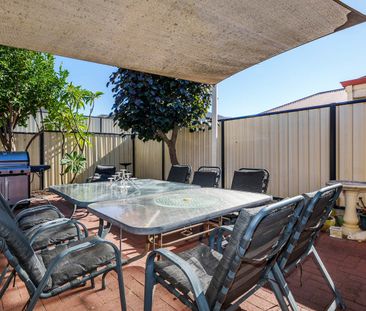 FULLY FURNISHED & FITTED - Photo 1