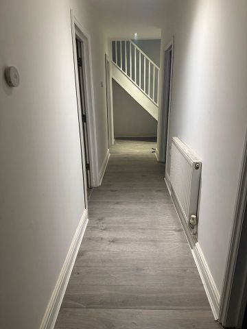 3 Bed Semi-Detached House, St. Albans Road, IG3 - Photo 5