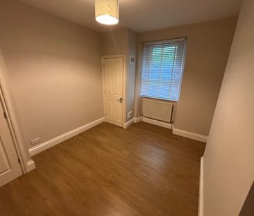 2 Bed Flat, Hotwell Road, BS8 - Photo 3