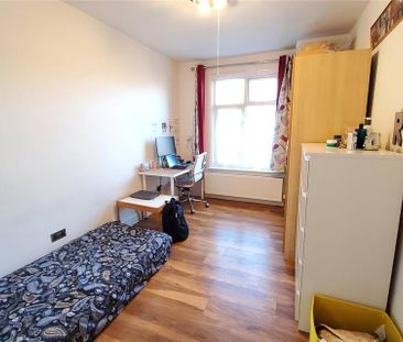 4 bedroom semi-detached house to rent - Photo 5