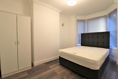 5 bedroom terraced house to rent - Photo 4