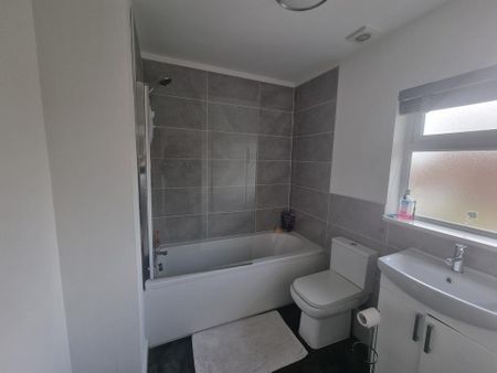 4 bedroom terraced house to rent - Photo 3