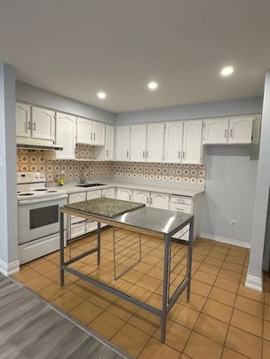 For Lease - 1537 Dundas Street Unit# Upper, Toronto, Ontario - Photo 1