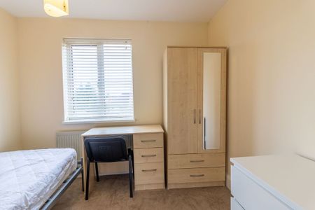 6 Bed Student Accommodation - Photo 5