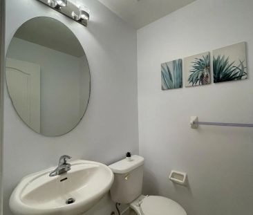 Condo Townhouse For Lease | N9255946 - Photo 3