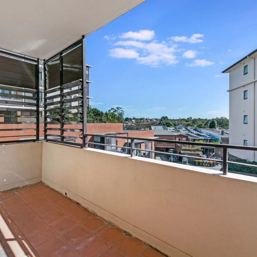 SPACIOUS UNIT LOCATED IN THE HEART OF KOGARAH - Photo 1