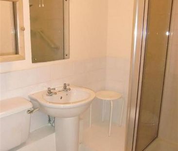 1 bedroom retirement property to rent - Photo 6