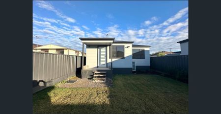 Spacious Two Bedroom Granny Flat - Photo 3