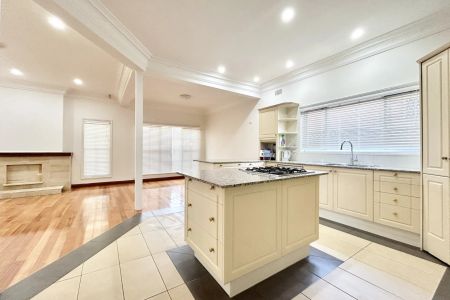Quality family home offers space, comfort and convenience - Photo 3