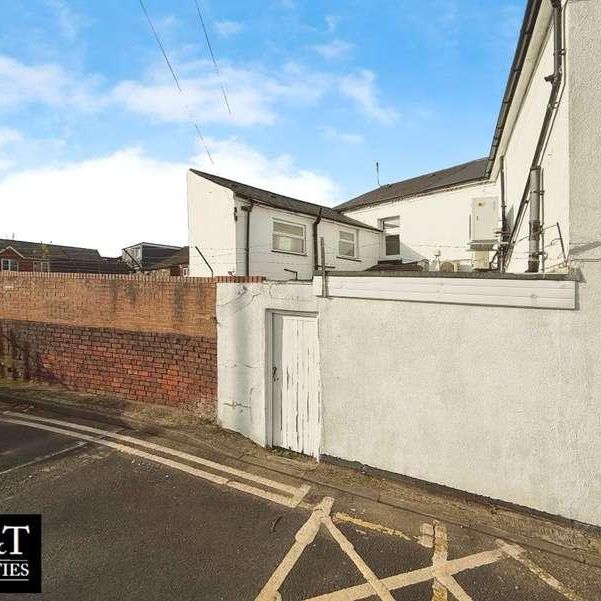 A High Street, Cradley Heath, B64 - Photo 1