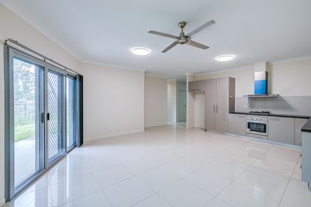 B/1 Oates Avenue, Woodridge QLD 4114 - House For Rent | Domain - Photo 5