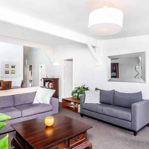 2 Bedroom, Churton Park - Photo 2