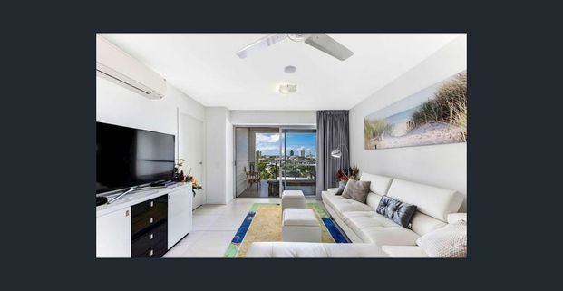 LUXURIOUS LIVING - Photo 1