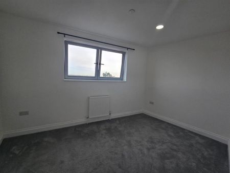 3 bedroom flat to rent - Photo 4