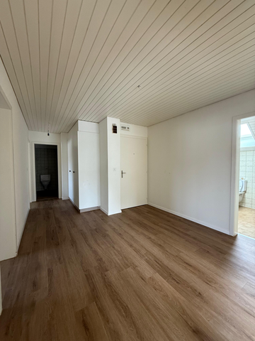 Grosszügige 3.5-Zimmerdachwohnung mit Balkon / Mietzinsaktion - Photo 5