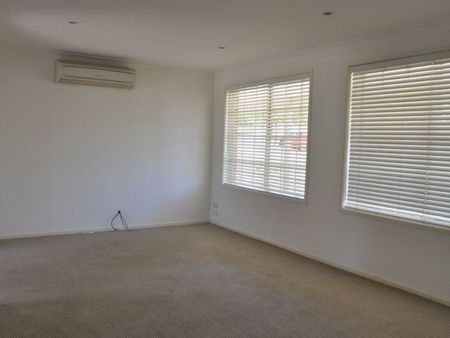 Prime Location Close to Schools & Shops! - Photo 4