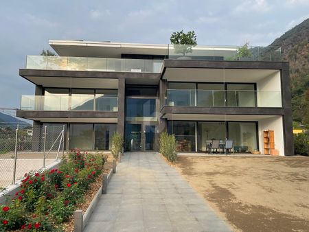NUOVA COSTRUZIONE, ELEGANTE CON AMPIA TERRAZZA - Foto 4