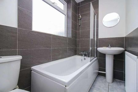 Simonside Terrace, Newcastle Upon Tyne, NE6 - Photo 4