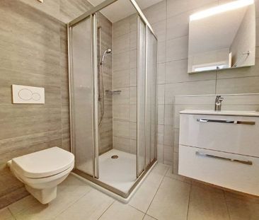 Bel appartement de 1.5 pièces avec grand balcon dans immeuble récent - Photo 3
