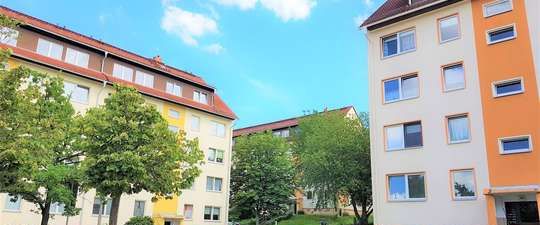 ***Großzügige 3- Raumwohnung mit PKW - Stellplatz und Kelleranteil*** - Foto 1