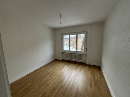 Appartement de 3 pièces entièrement rénové avec balcon - Photo 3