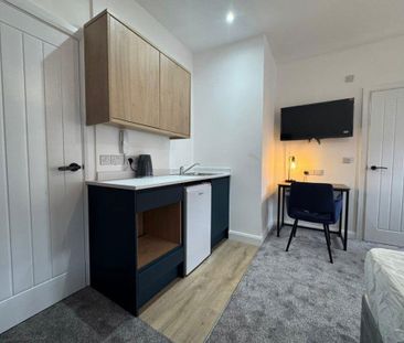 1 bedroom in a house share to rent - Photo 2