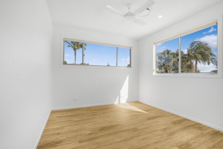 Stunning New Coastal Home in the Heart of Maroochydore - Photo 3