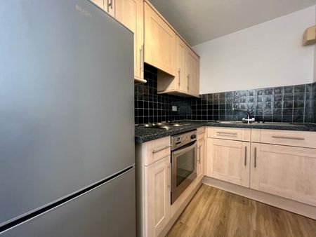 2 bedroom maisonette to rent - Photo 2