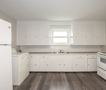 Cozy 2 Bedroom Upper Unit in Welland!! - Photo 6