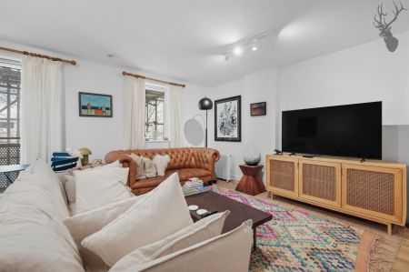 1 Bedroom Apartment - Photo 2